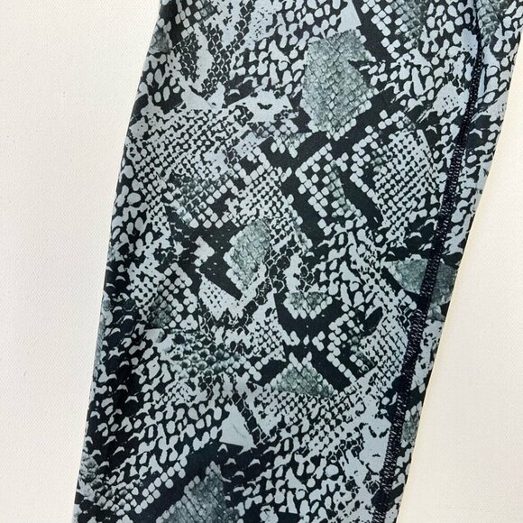 Nike Pro Womens Cropped Pants Multicolor Dri Fit Pull On Stretch Snake Print S - Picture 7 of 10
